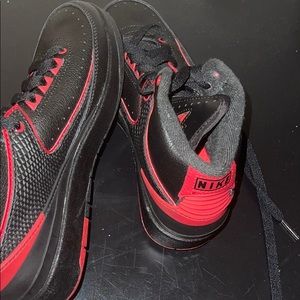 black and red nike
